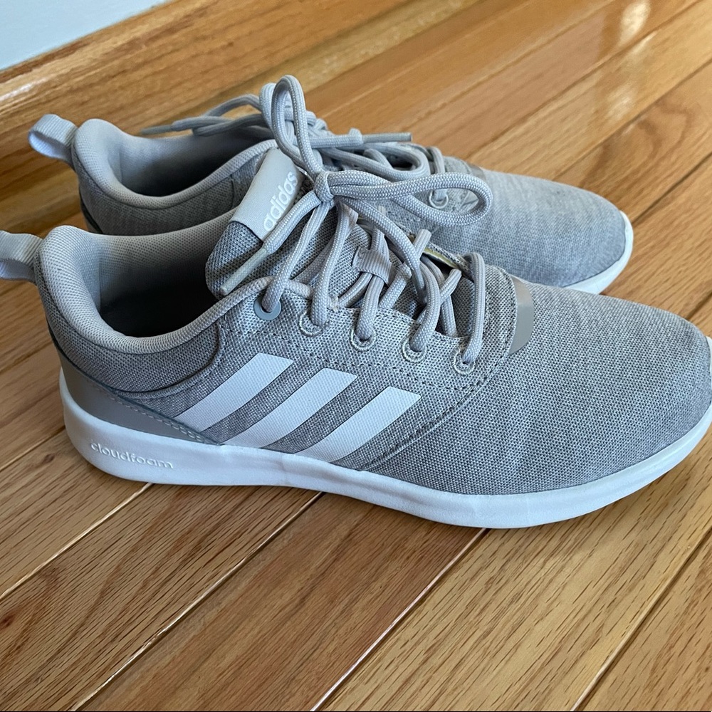 Woman Adidas Sneakers Size 6 1/2
